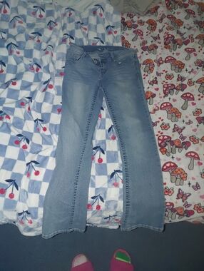 Wallflower Women's Light Wash Flare Jeans